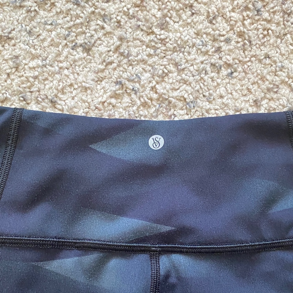 Victoria's Secret Black Patterned Leggings (NWOT) - Picture 9 of 11